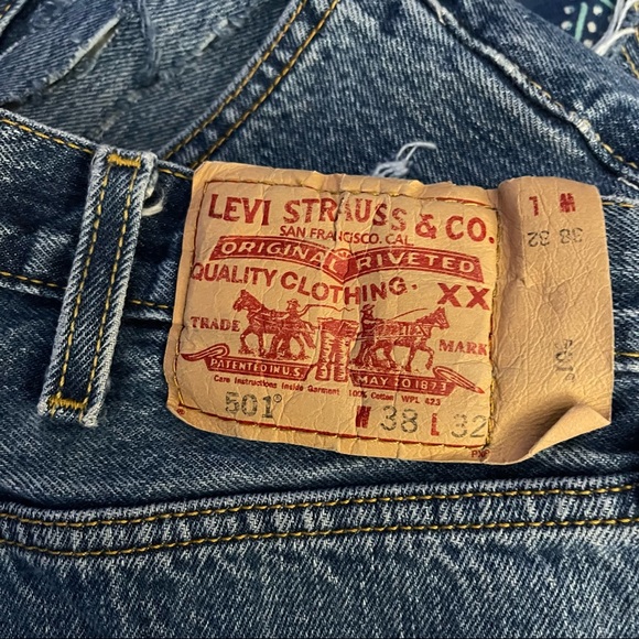 Levi’s Denim Cutoff Shorts - Picture 6 of 6